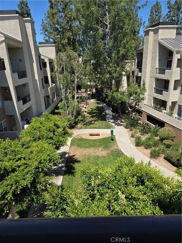 5520 Owensmouth Avenue 313, Woodland Hills, CA 91367