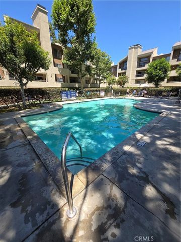5520 Owensmouth Avenue 313, Woodland Hills, CA 91367
