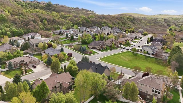 8230 DEER RUN WAY, South Weber, UT 84405