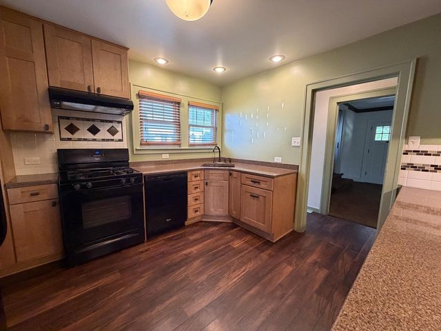 1126 Oakland AVENUE, Sheboygan, WI 53081