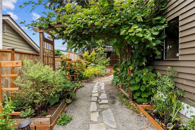 7421 181st Place SW, Edmonds, WA 98026