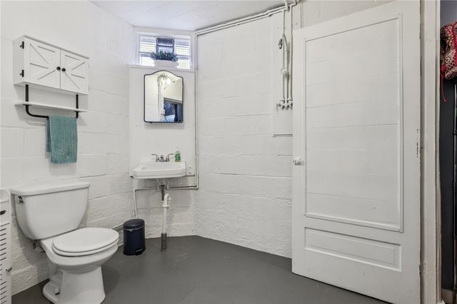 473 Mccully St, White Oak, PA 15131