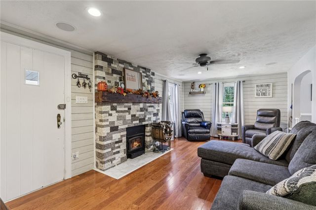 473 Mccully St, White Oak, PA 15131