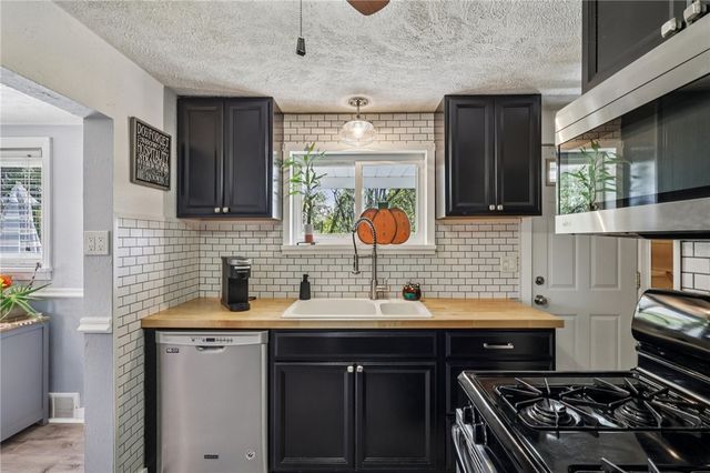 473 Mccully St, White Oak, PA 15131