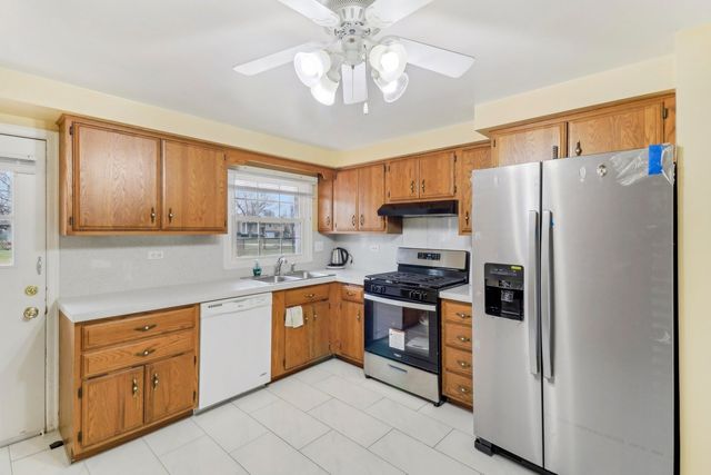 712 Dante Court, Schaumburg, IL 60193