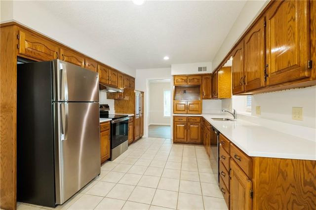 408 Brownfield Drive, Lee's Summit, MO 64063