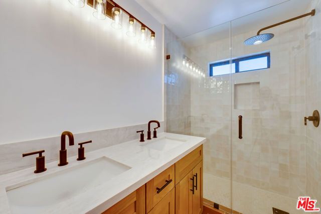 926 N Spaulding Avenue 9, West Hollywood, CA 90046