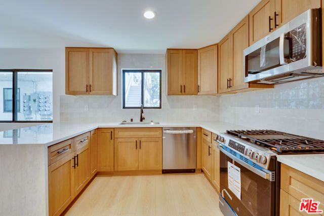 926 N Spaulding Avenue 9, West Hollywood, CA 90046