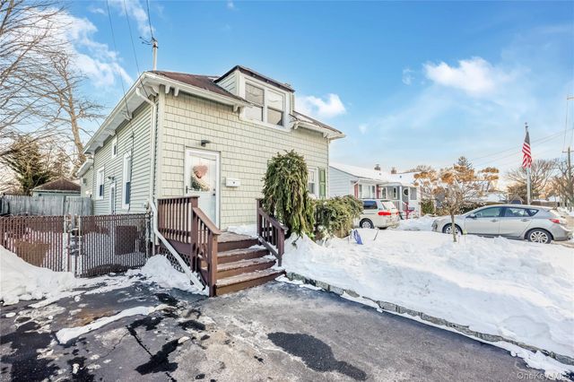 32 Sunset Avenue, Farmingdale, NY 11735