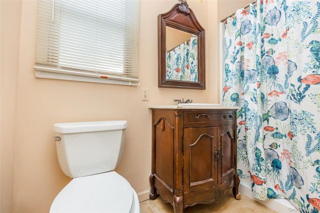 32 Sunset Avenue, Farmingdale, NY 11735