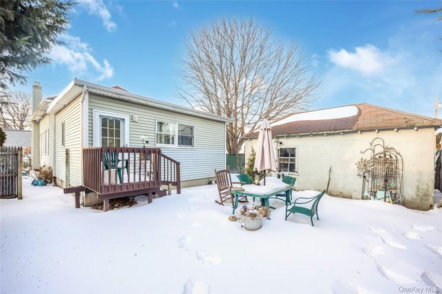 32 Sunset Avenue, Farmingdale, NY 11735