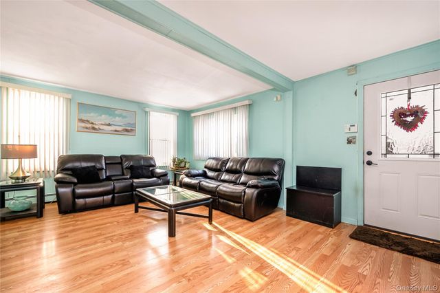 32 Sunset Avenue, Farmingdale, NY 11735