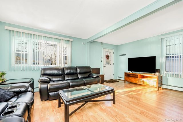 32 Sunset Avenue, Farmingdale, NY 11735