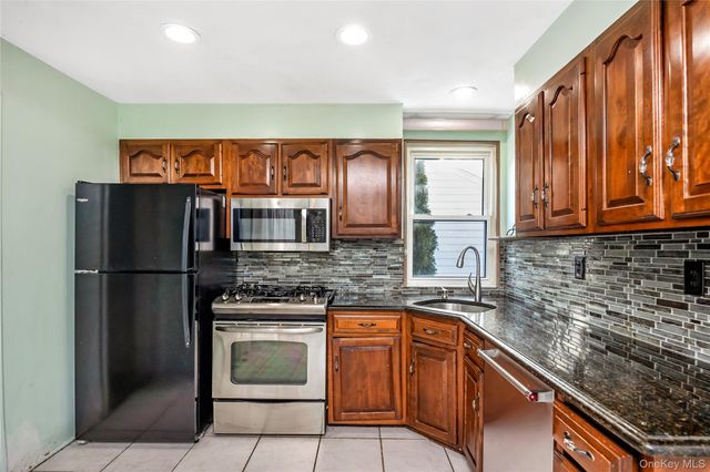 32 Sunset Avenue, Farmingdale, NY 11735