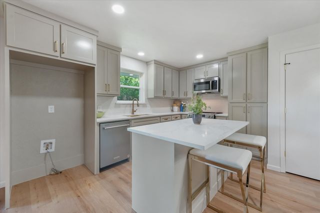 4108 Alicante Avenue, Fort Worth, TX 76133