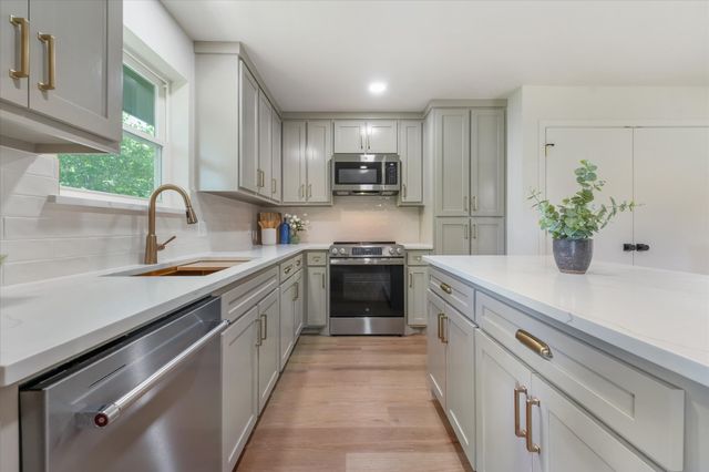 4108 Alicante Avenue, Fort Worth, TX 76133