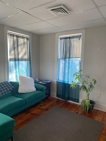 28 Church Ave 2, Franklin, MA 02038