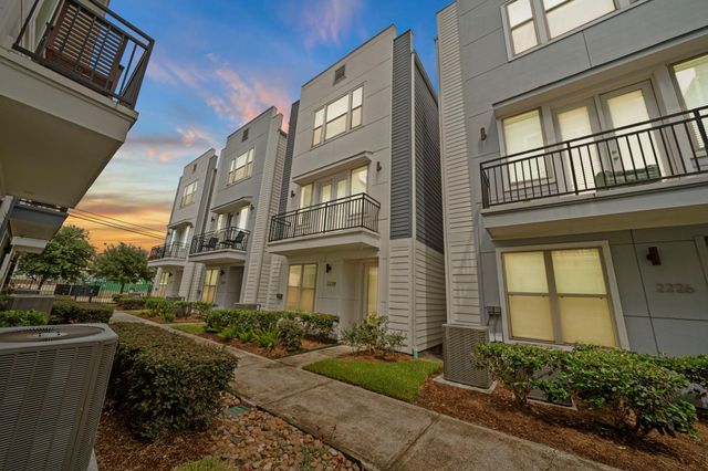 2228 Mcgowen Street, Houston, TX 77004