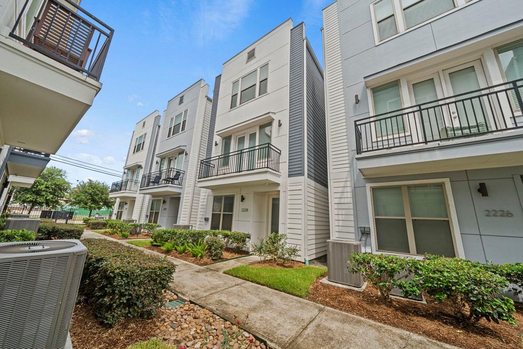 2228 Mcgowen Street, Houston, TX 77004