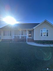 21404 Gilritchie Dr, Petersburg, VA 23803