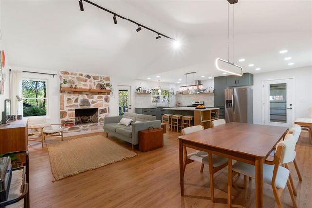 220 Burnie Road, Woodstock, GA 30188