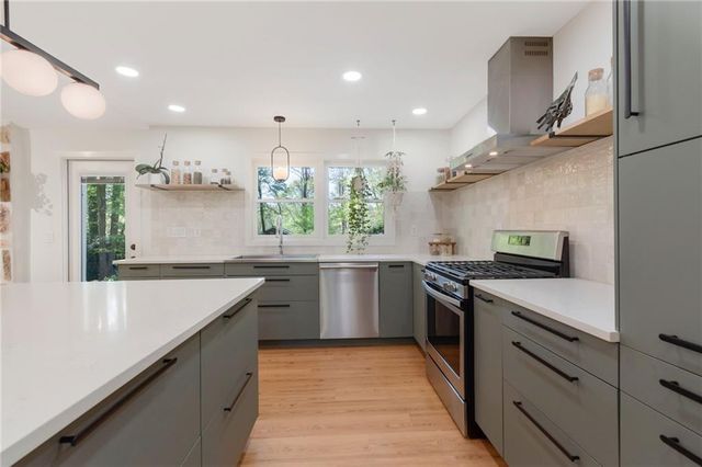 220 Burnie Road, Woodstock, GA 30188