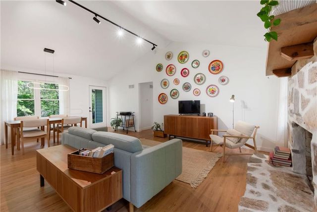 220 Burnie Road, Woodstock, GA 30188