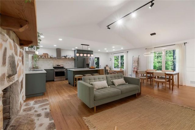 220 Burnie Road, Woodstock, GA 30188