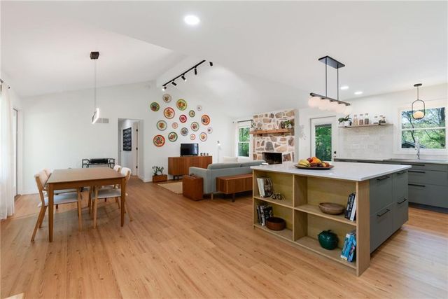 220 Burnie Road, Woodstock, GA 30188