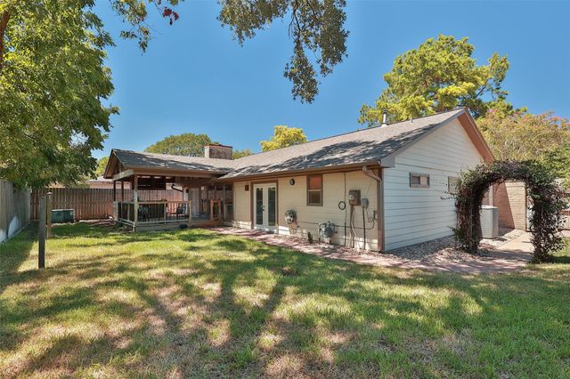 15307 Forest Trails Drive, Houston, TX 77095