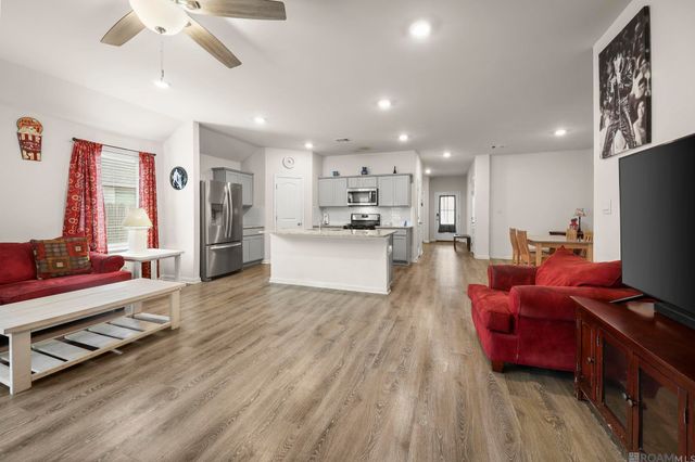 13230 Fowler Dr, Walker, LA 70785