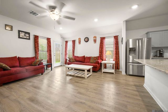 13230 Fowler Dr, Walker, LA 70785