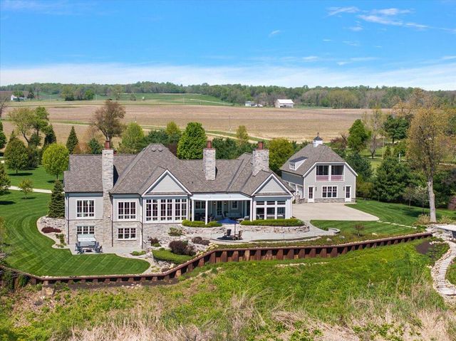 13741 S Indian Springs Road, Buchanan, MI 49107