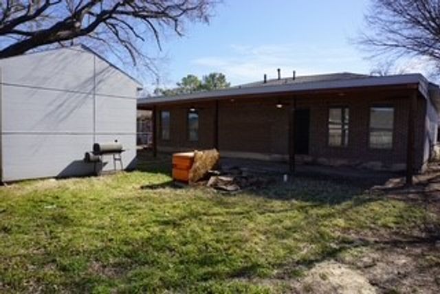 134 W Cober Drive, Grand Prairie, TX 75051