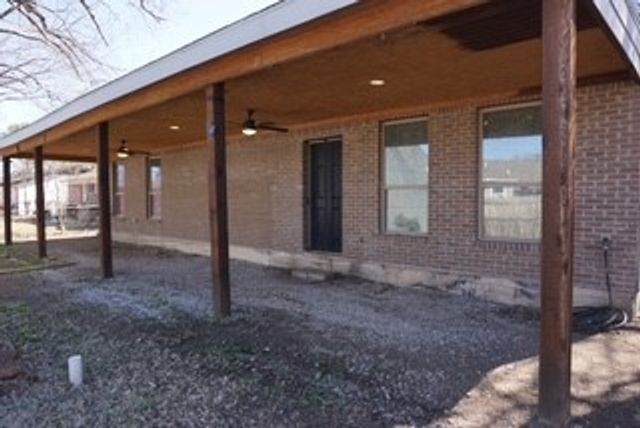 134 W Cober Drive, Grand Prairie, TX 75051