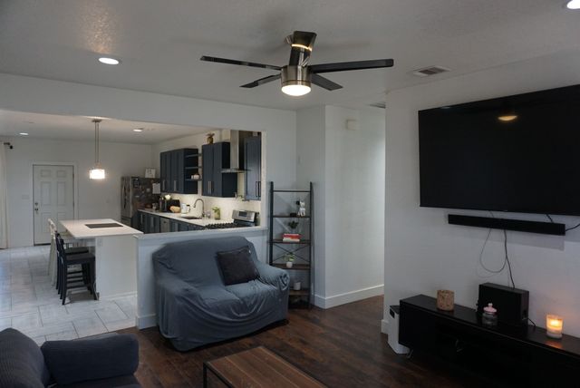 134 W Cober Drive, Grand Prairie, TX 75051