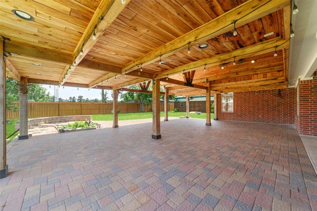 45 County Road 2208, Cleveland, TX 77327