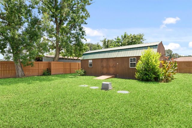 45 County Road 2208, Cleveland, TX 77327