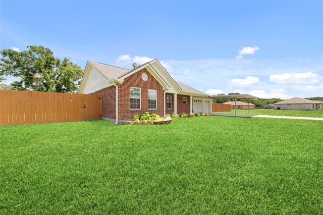 45 County Road 2208, Cleveland, TX 77327