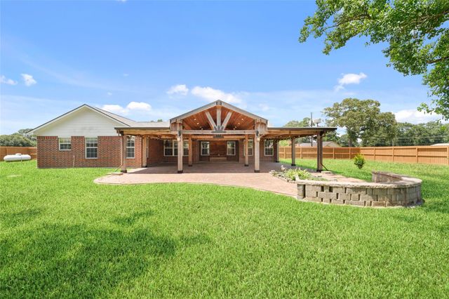 45 County Road 2208, Cleveland, TX 77327