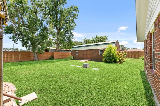 45 County Road 2208, Cleveland, TX 77327