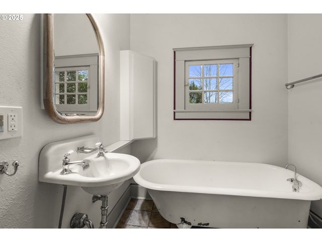 482 EWALD Ave Se, Salem, OR 97302