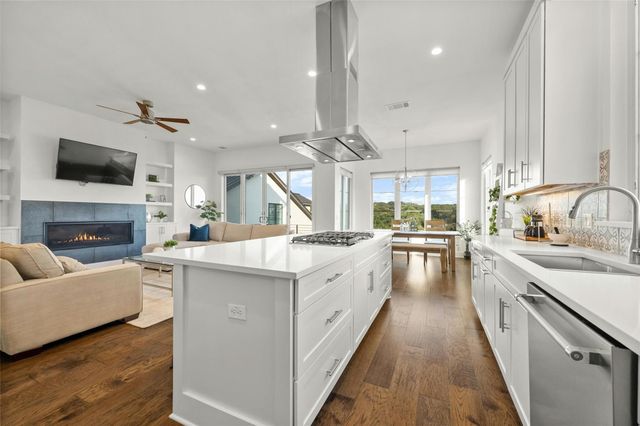5717 Lost Horizon DR 12, Austin, TX 78759