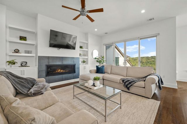 5717 Lost Horizon DR 12, Austin, TX 78759