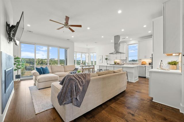 5717 Lost Horizon DR 12, Austin, TX 78759