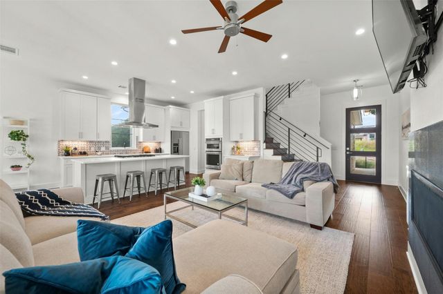 5717 Lost Horizon DR 12, Austin, TX 78759