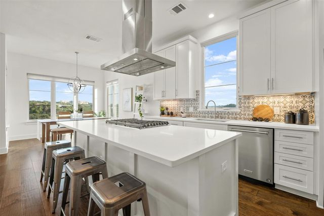 5717 Lost Horizon DR 12, Austin, TX 78759