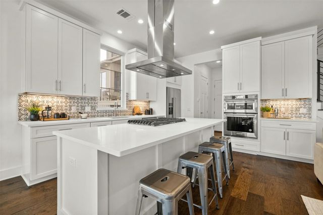 5717 Lost Horizon DR 12, Austin, TX 78759