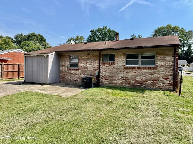 7818 Bramble Ln, Louisville, KY 40258