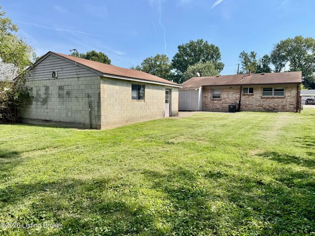 7818 Bramble Ln, Louisville, KY 40258